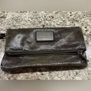 Simply Vera wristlet
